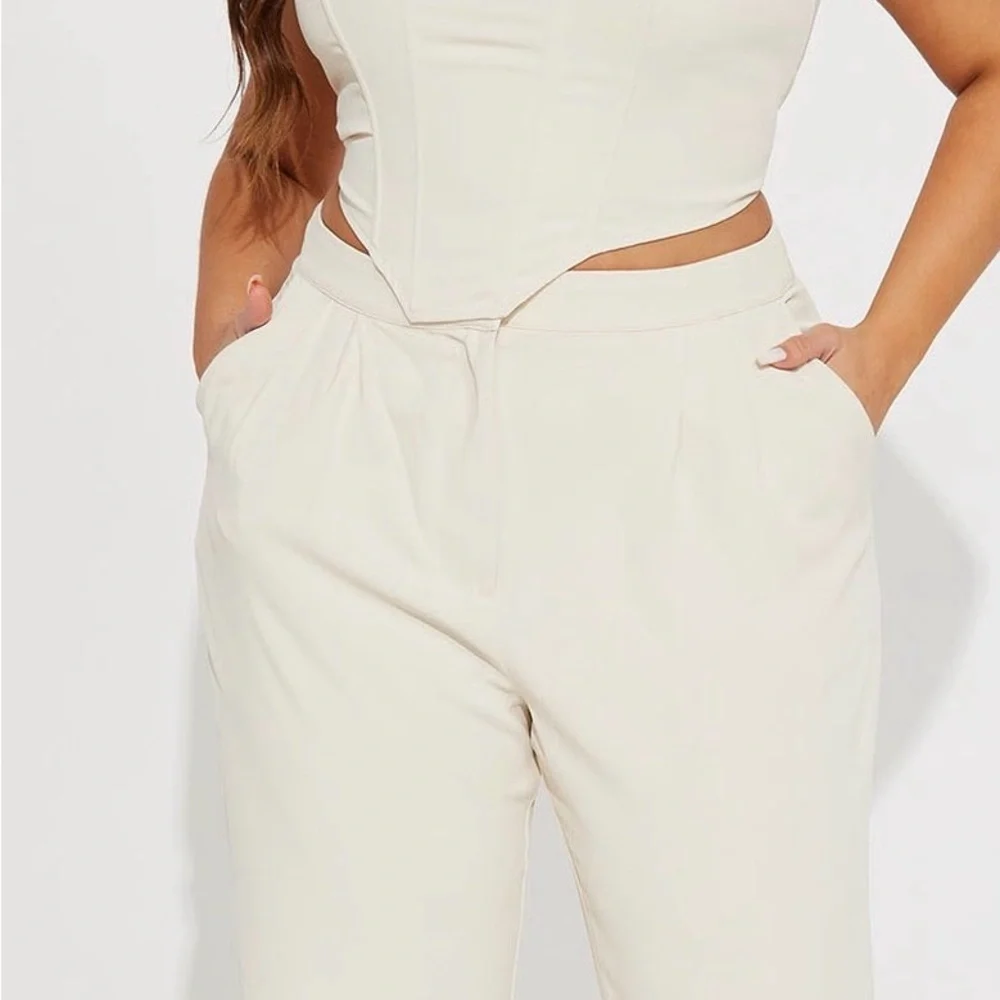 Karol Corset Pant Set - Cream
Size M - Picture 3 of 4